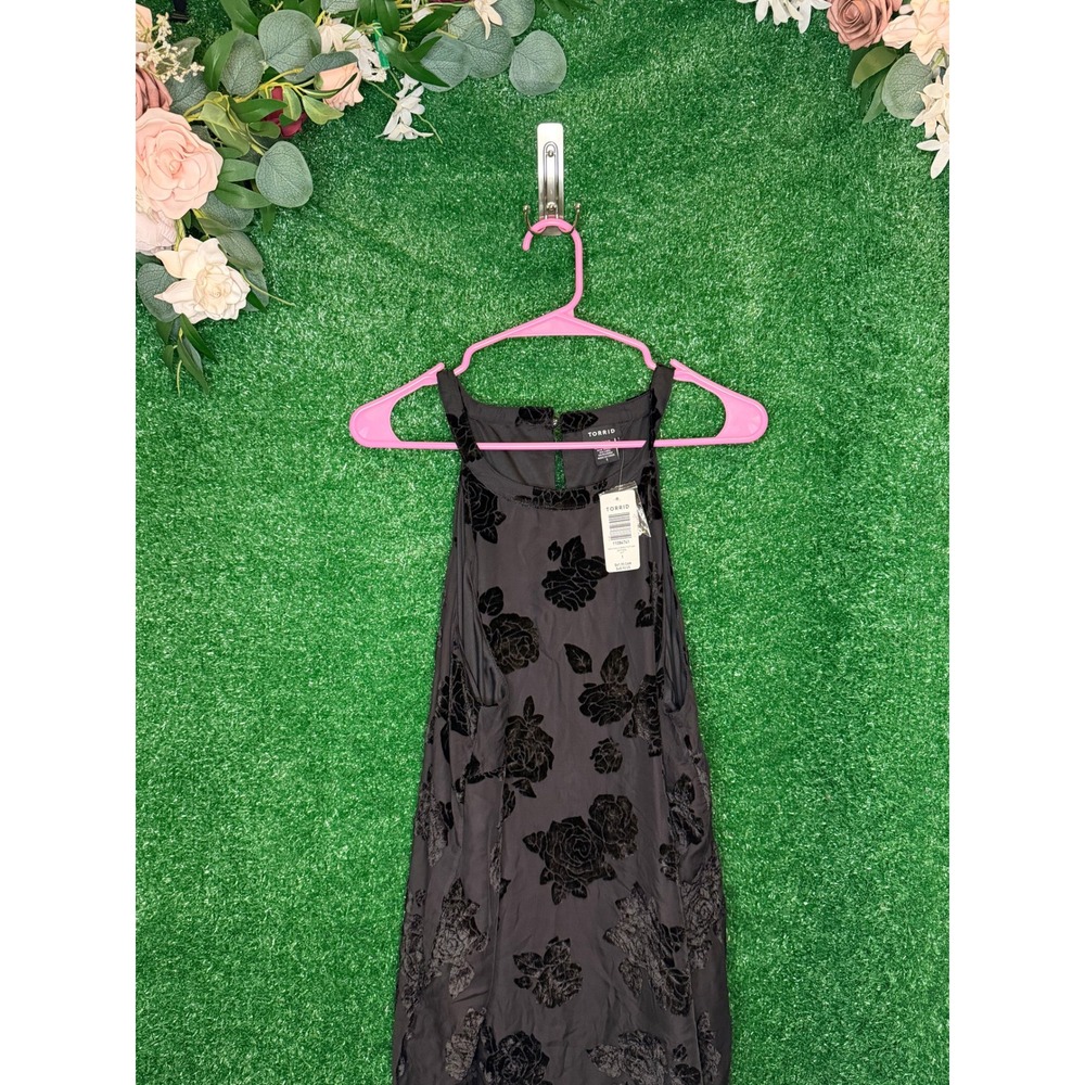 NWT Torrid Black Velvet Flocked Rose Burnout Sleeveless Top Plus Size 1